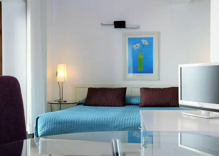 Diaz Apartahotel Como